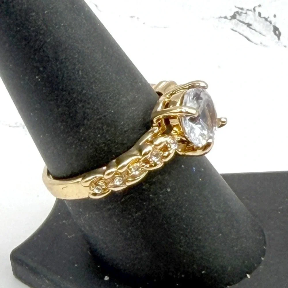 New Ring‎ Size 9 Clear Stone Statement Engagement Style Gold Tone